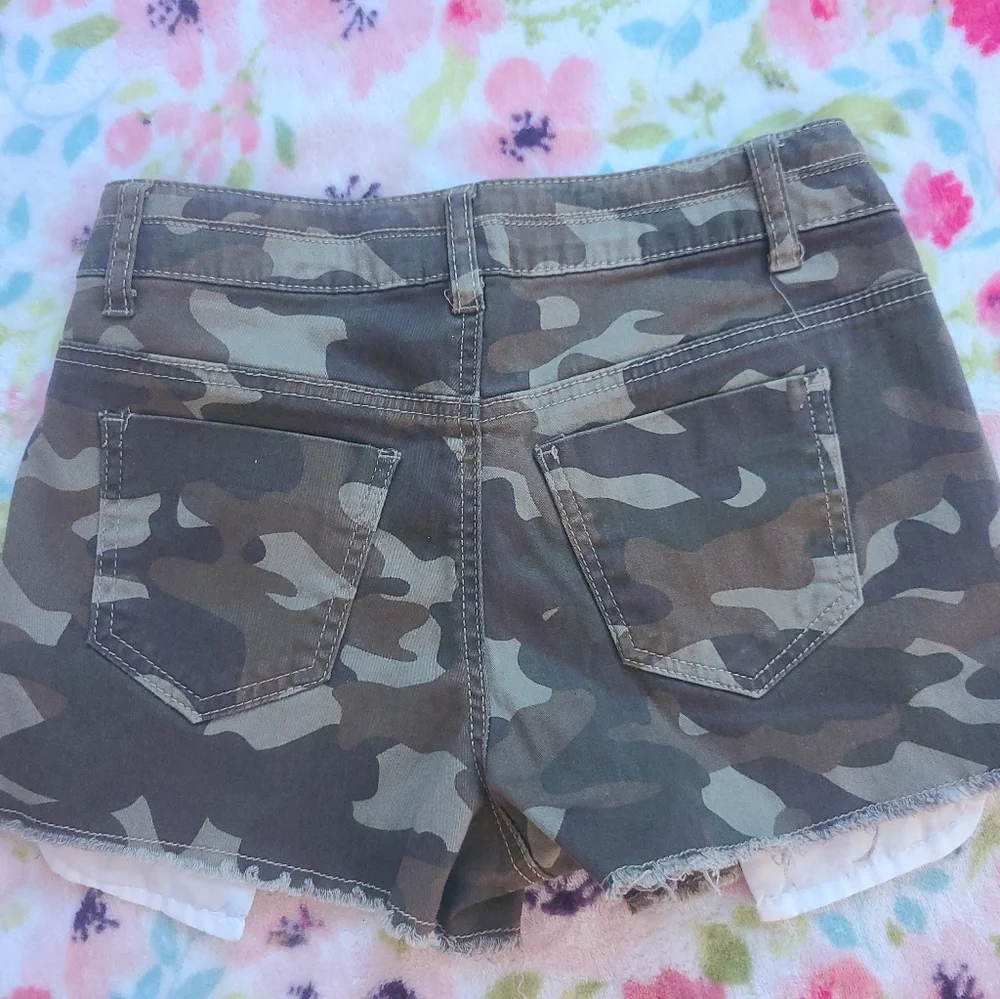 Camo High Rise Shorts - Picture 2 of 4
